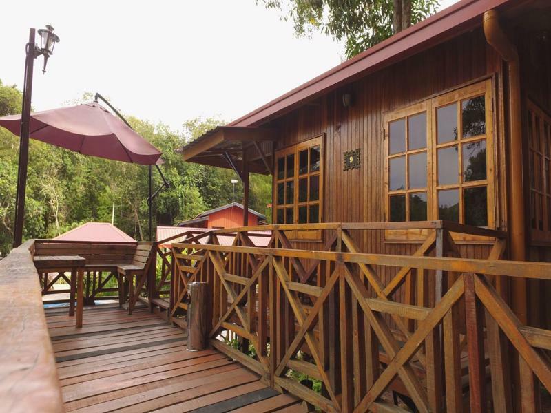 Готель Borneo Tree House Кота-Кінабалу Екстер'єр фото