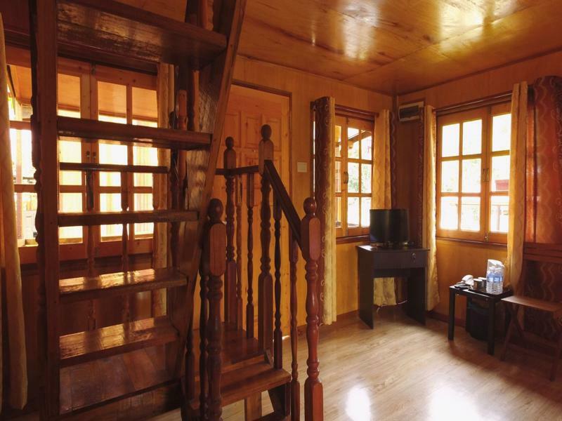 Готель Borneo Tree House Кота-Кінабалу Екстер'єр фото